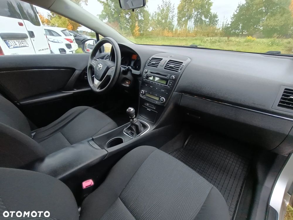 Toyota Avensis 1.6 Active - 10