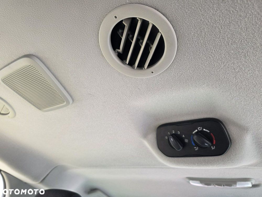 Ford Tourneo Custom - 14