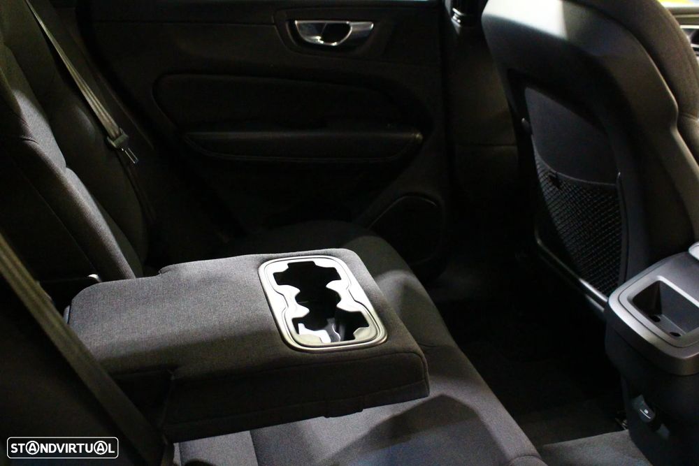 Volvo XC 60 2.0 B4 Momentum - 18