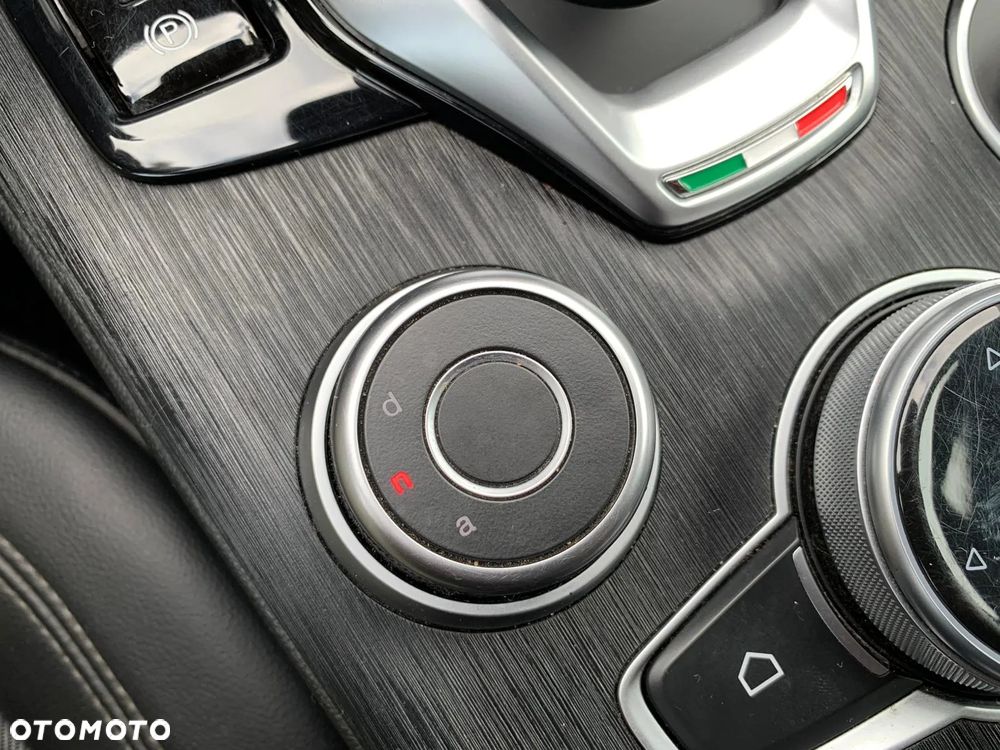 Alfa Romeo Giulia 2.2 D Turbo - 13