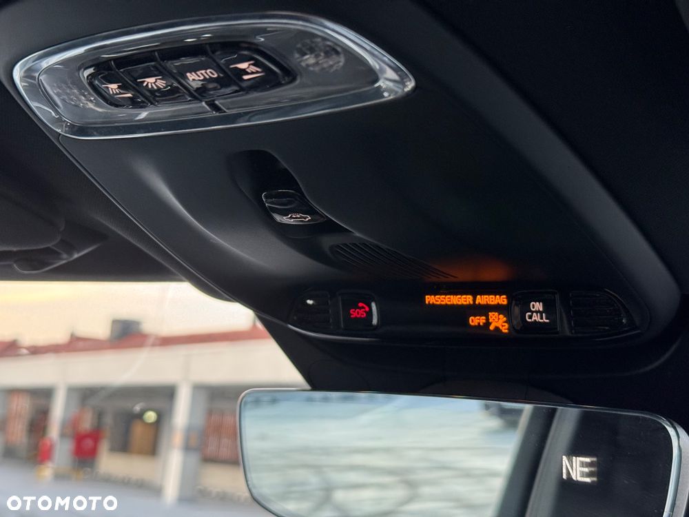 Volvo XC 90 T6 AWD R-Design 7os - 35