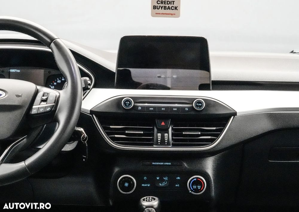 Ford Focus 1.0 EcoBoost 6MT MHEV Titanium - 17