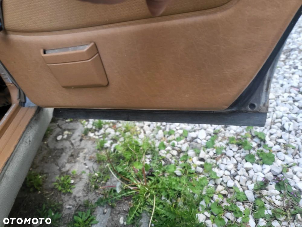 Mercedes-Benz W123 - 12