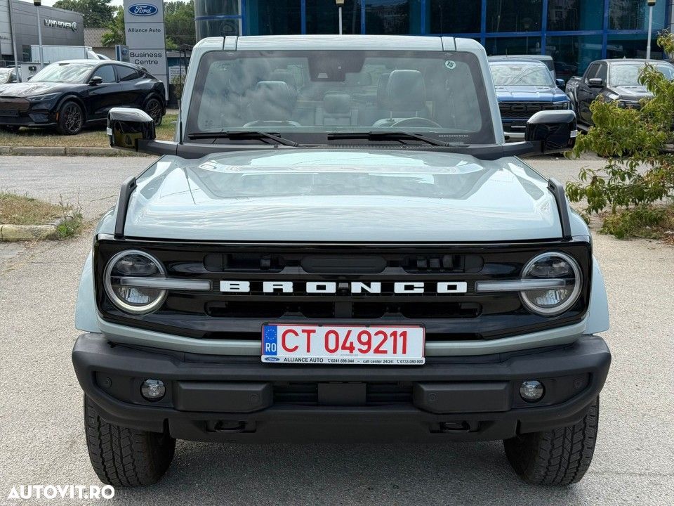 Ford Bronco - 4