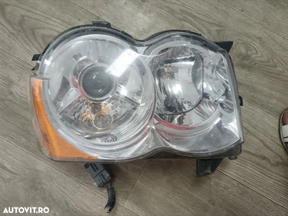 Far dreapta xenon jeep grand cherokee 2003-2010