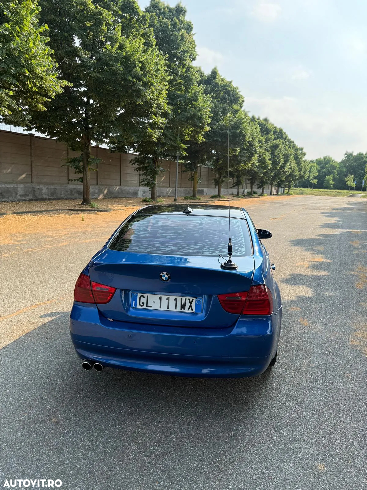 BMW Seria 3 318d Blue Performance - 3