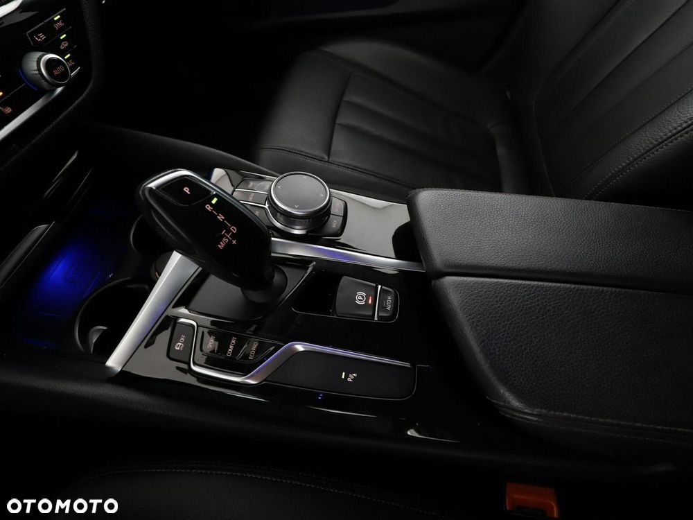 BMW Seria 5 520d - 29