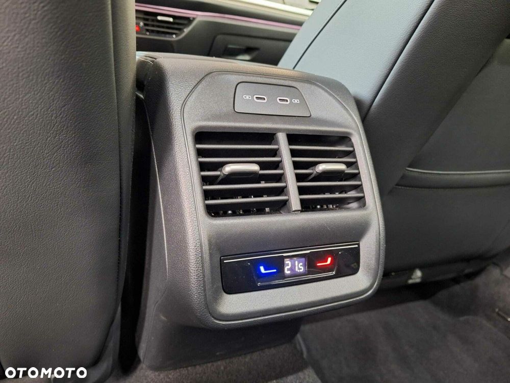 Volkswagen Passat - 32