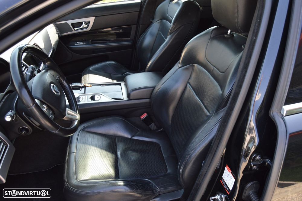 Jaguar XF 3.0 D V6 S Premium Luxury - 30