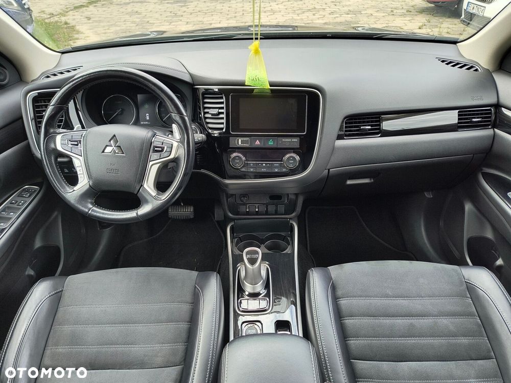 Mitsubishi Outlander - 11
