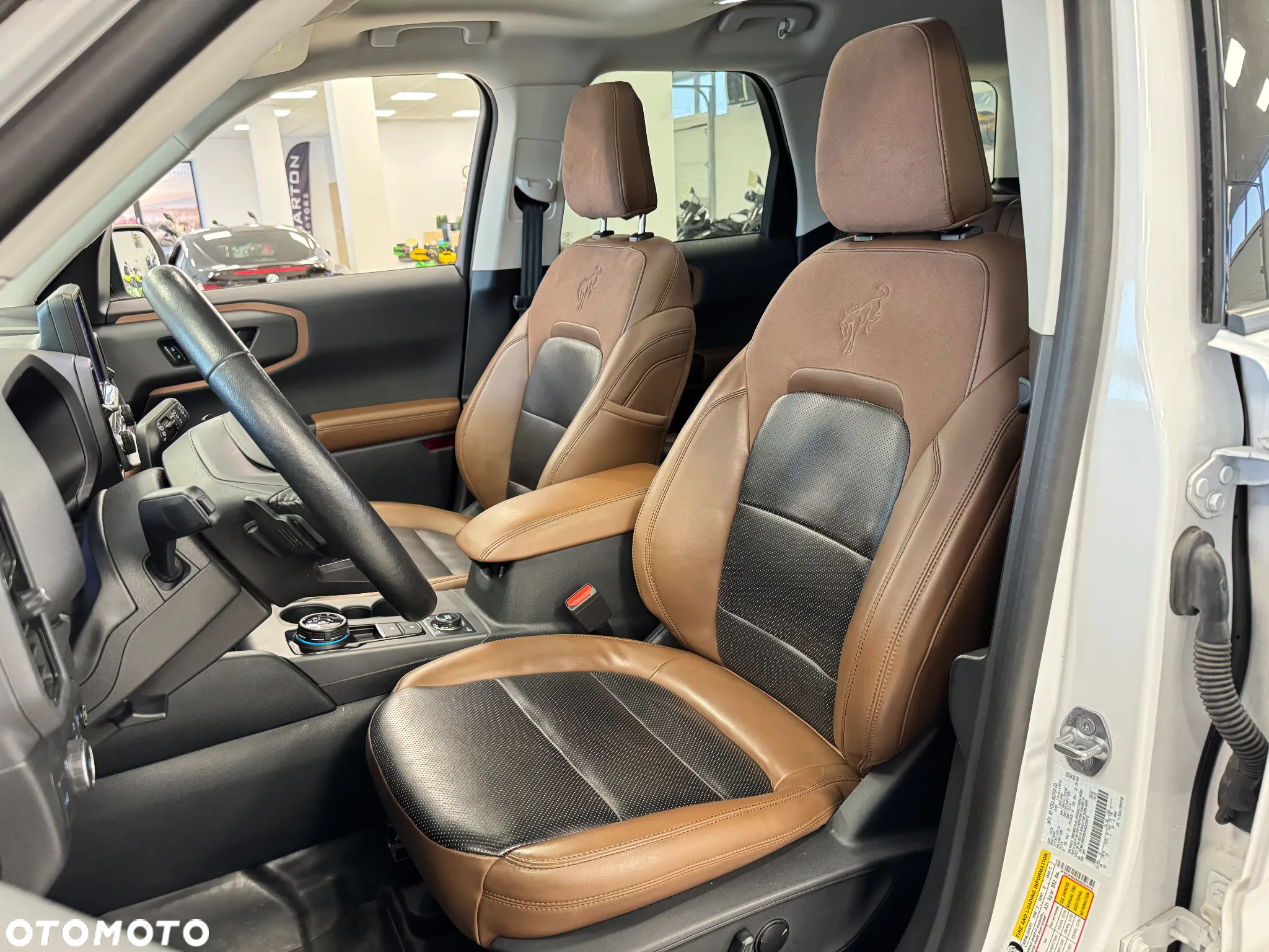 Ford Bronco - 11