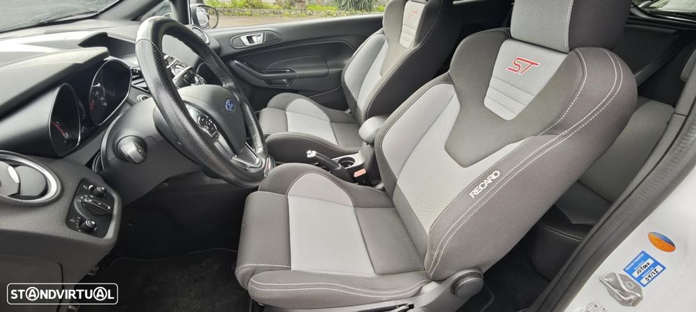 Ford Fiesta 1.6 T ST - 28