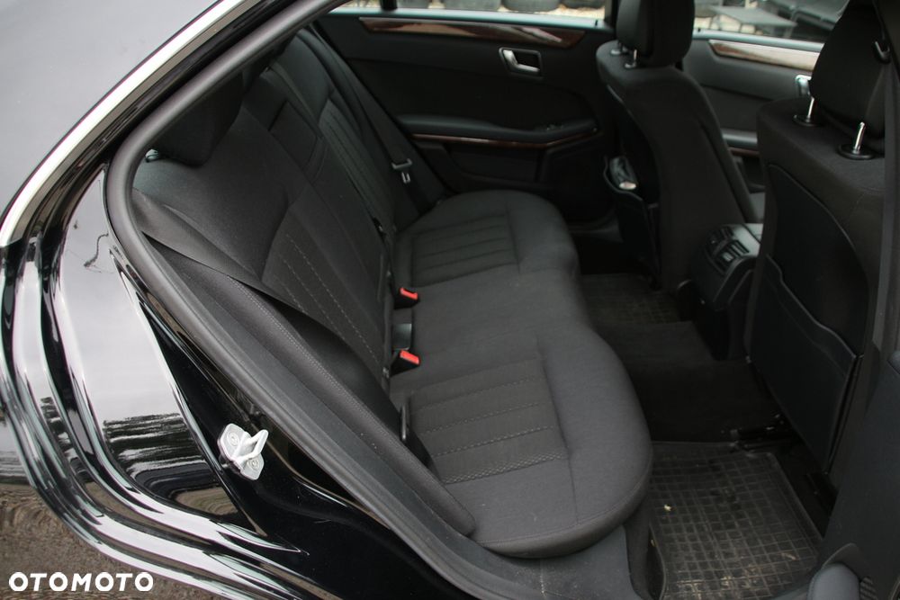 Mercedes-Benz Klasa E 250 CGI BlueEFFICIENCY 7G-TRONIC Elegance - 19