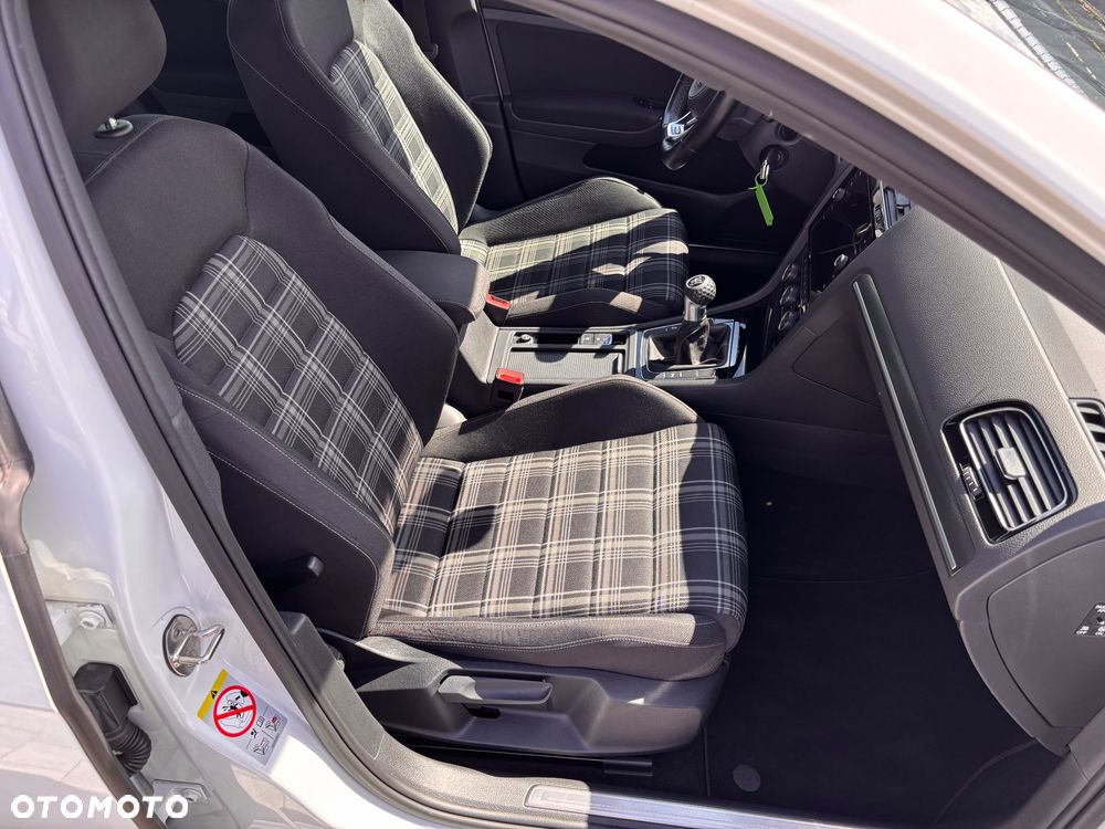 Volkswagen Golf 2.0 TDI BMT GTD - 22