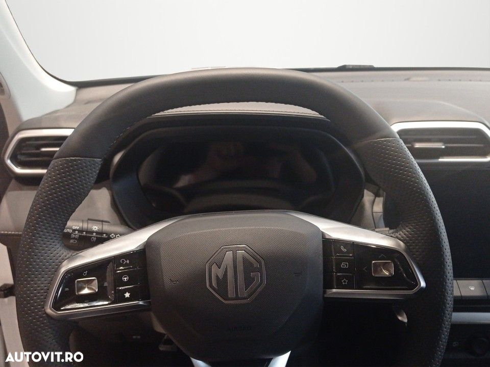 MG ZS HEV 1.5 GSI AT Exclusive - 10