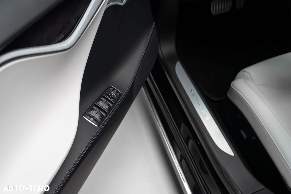 Tesla Model S - 12