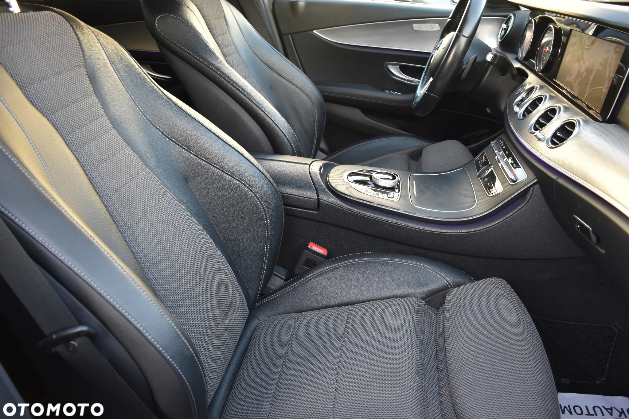 Mercedes-Benz Klasa E 220 d T 9G-TRONIC AMG Line - 27