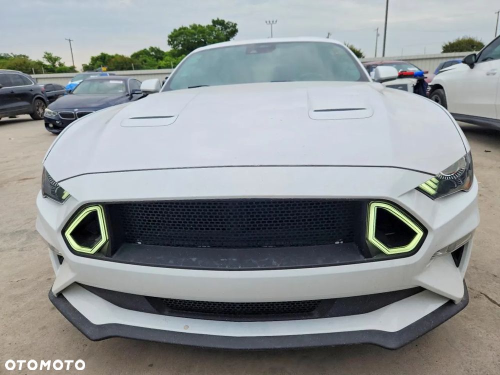 Ford Mustang 5.0 V8 GT - 5