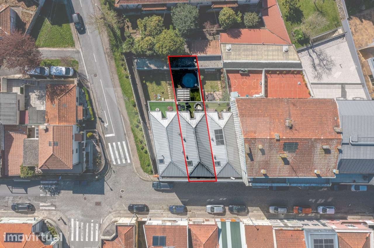 Moradia T3 com pátio, anexos e garagem em Paranhos - Porto - Grande imagem: 3/60
