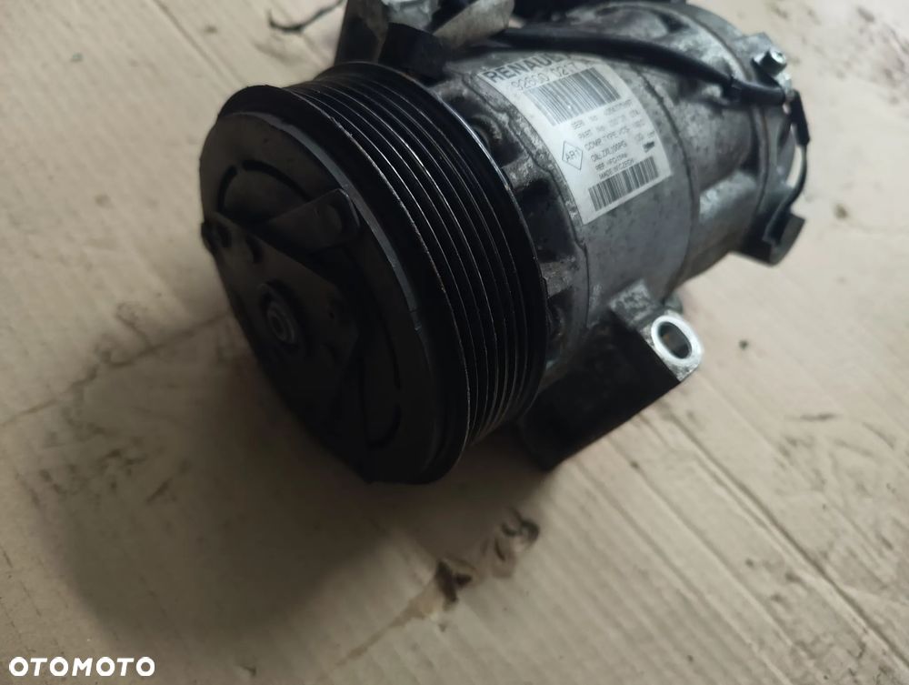 SPRĘŻARKA KLIMATYZACJI CAPTUR CLIO IV 0.9 1.2 TCE 926000217R - 2