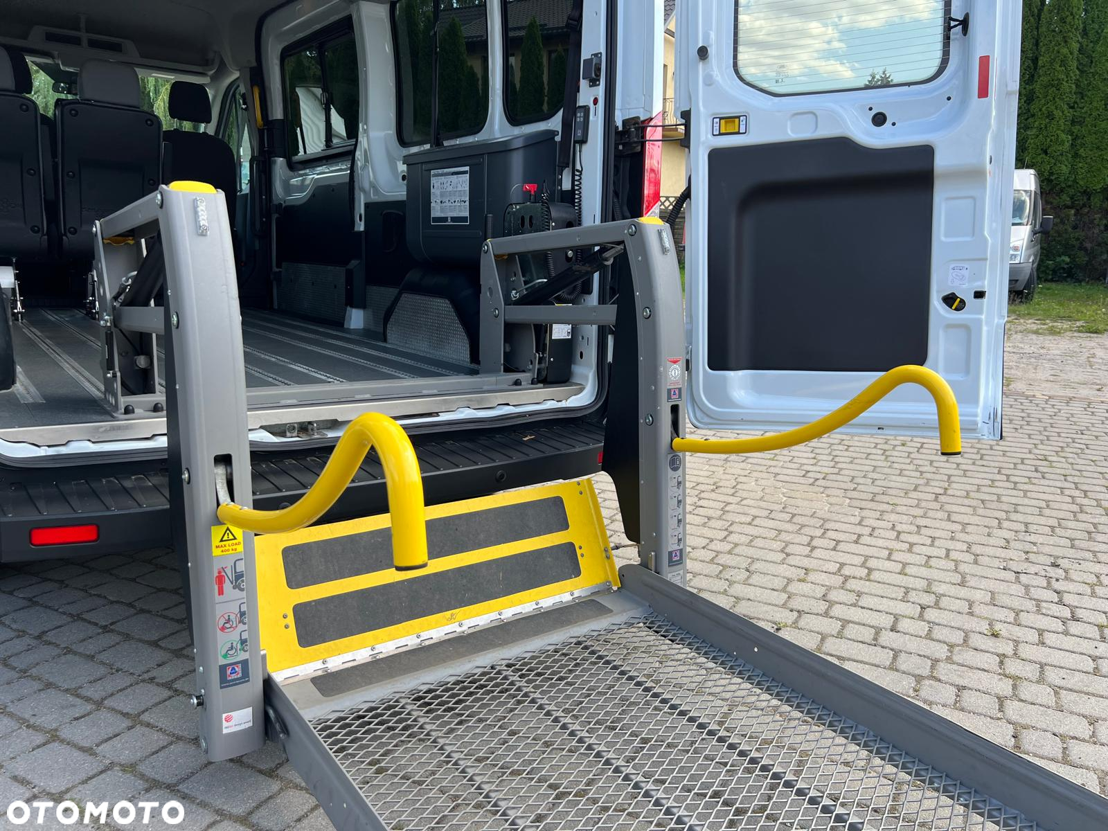 Ford Transit 9 osobowy dla niepełnosprawnych WINDA AMF - 12