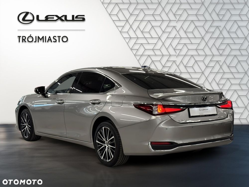 Lexus ES 300h Business Edition - 4