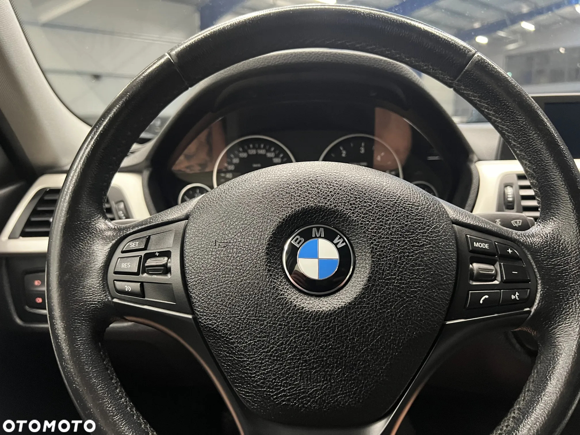 BMW Seria 3 318d DPF Touring - 32