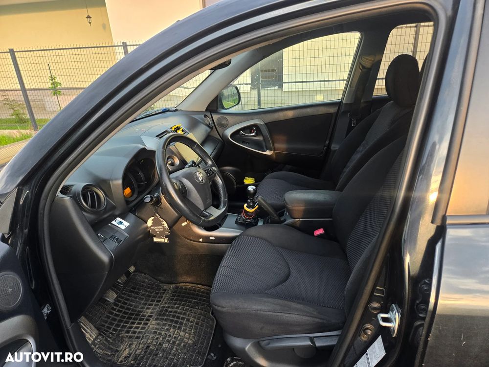 Toyota RAV4 2.2 D-4D Luxury - 6