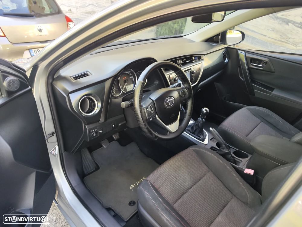 Toyota Auris Touring Sports 1.4 D-4D Comfort+Pack Sport - 23