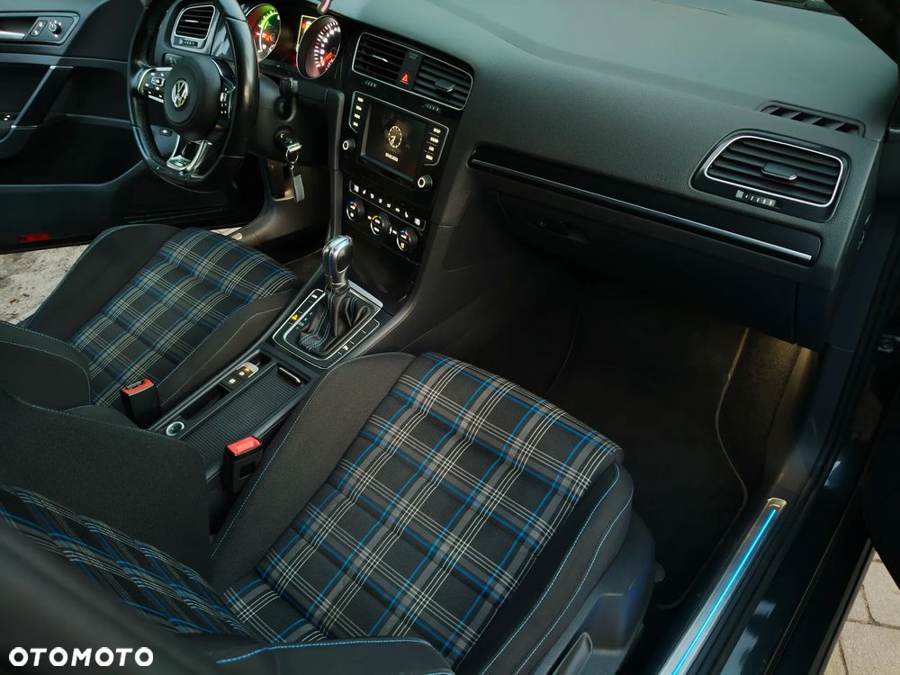 Volkswagen Golf - 35