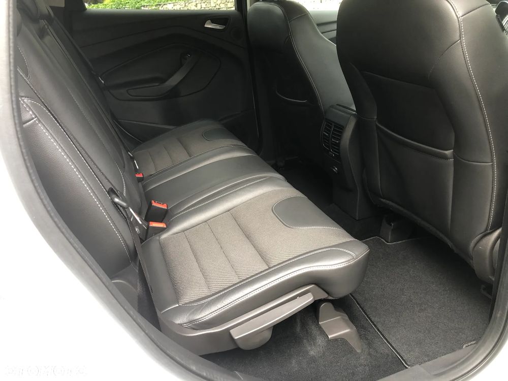 Ford Kuga 2.0 TDCi 2x4 Titanium - 31