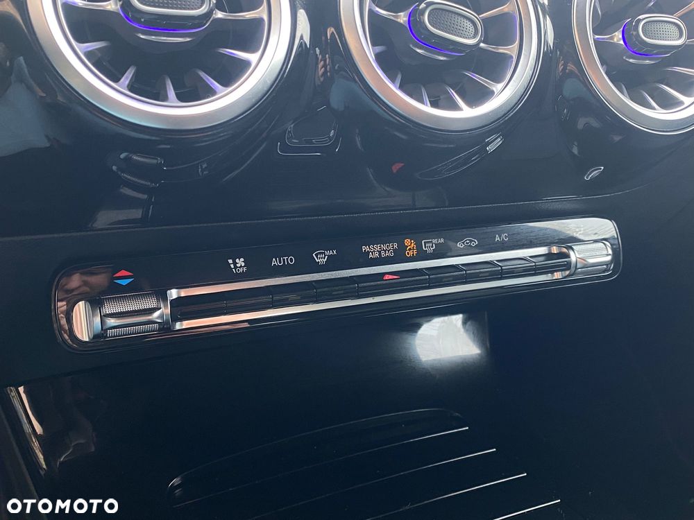 Mercedes-Benz CLA 180 Progressive 7G-DCT - 20