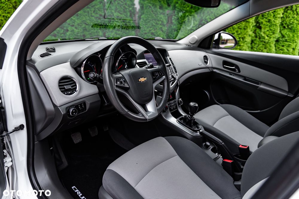 Chevrolet Cruze 1.8 LS - 16