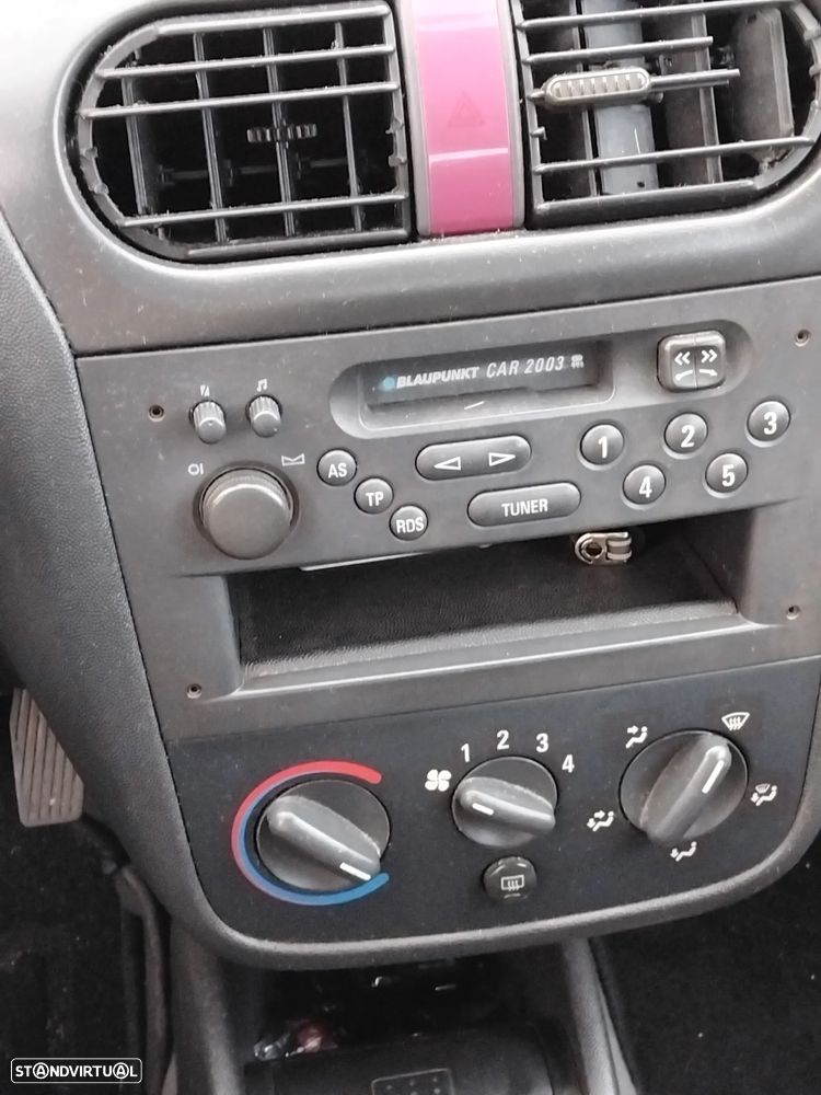 Opel Corsa 1.2 16V City - 1