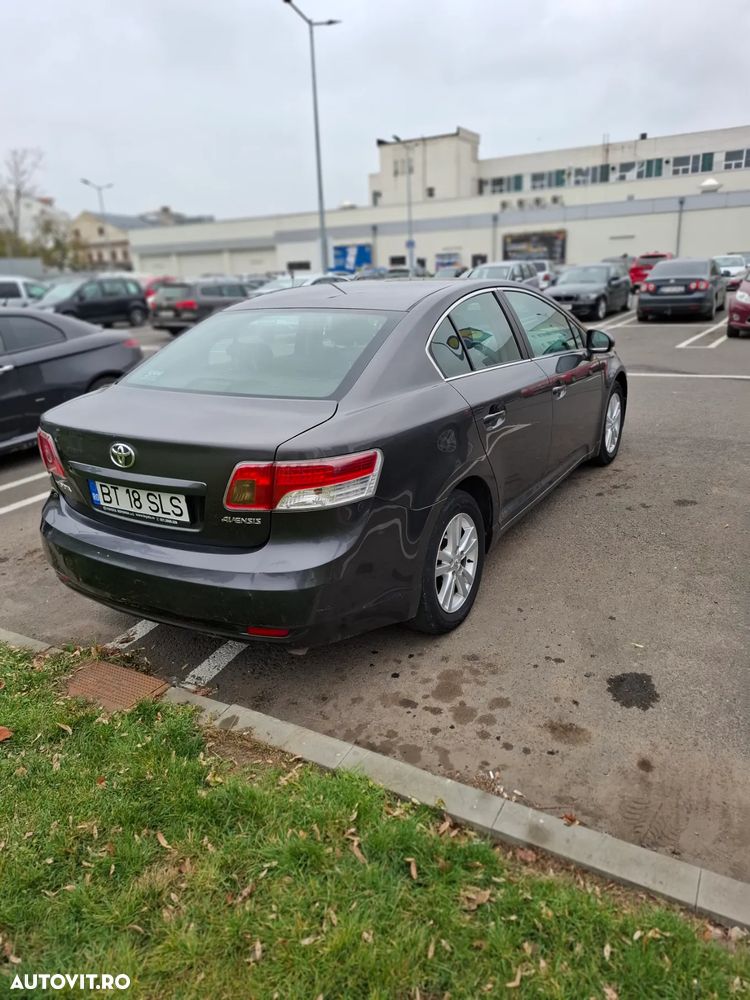 Toyota Avensis 2.0 D-4D Executive - 5