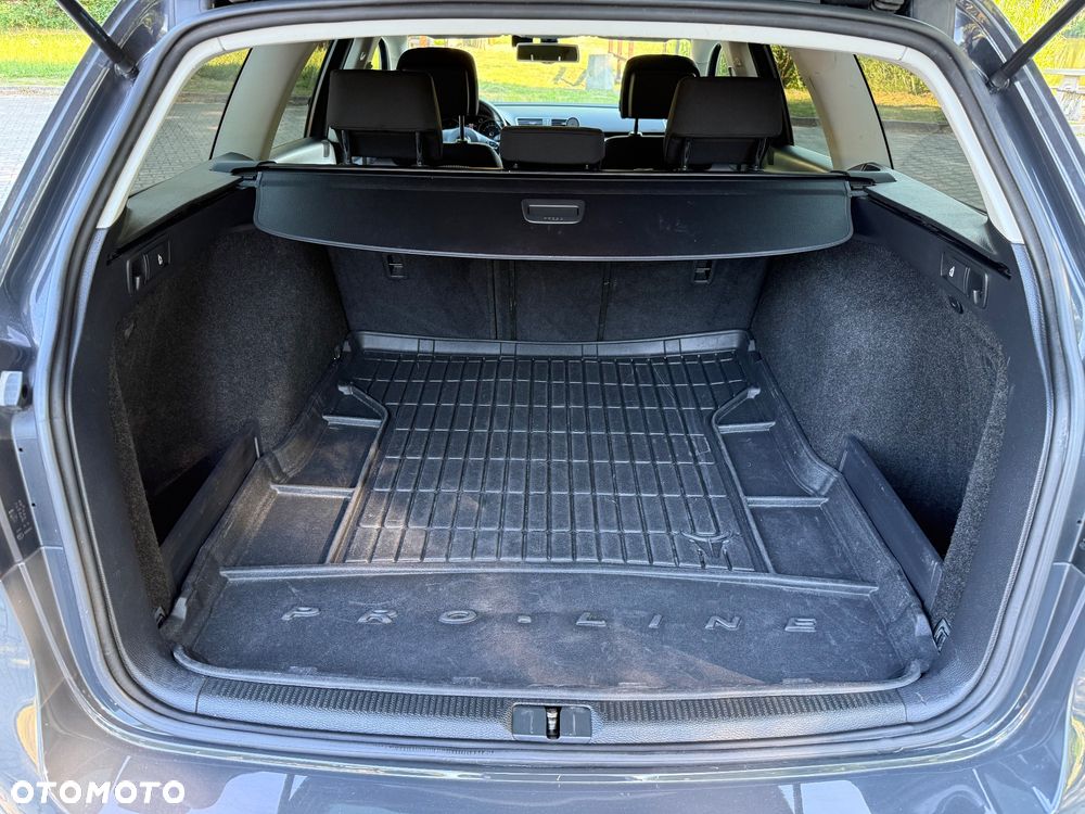 Volkswagen Passat 2.0 TDI Comfortline - 12