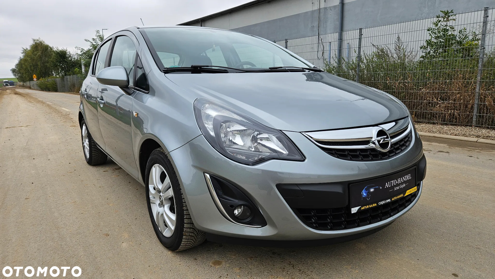 Opel Corsa 1.2 16V Cosmo - 12