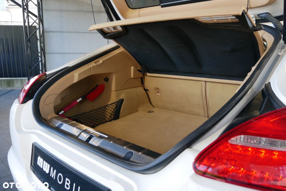 Porsche Panamera 4 - 35