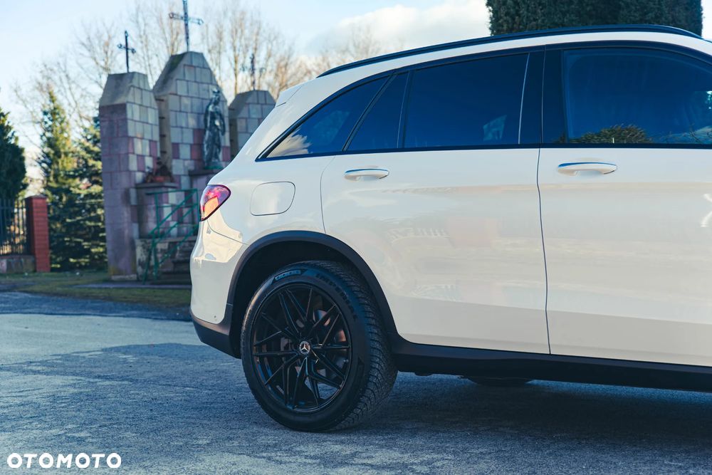 Mercedes-Benz GLC 300 4Matic 9G-TRONIC AMG Line Plus - 4