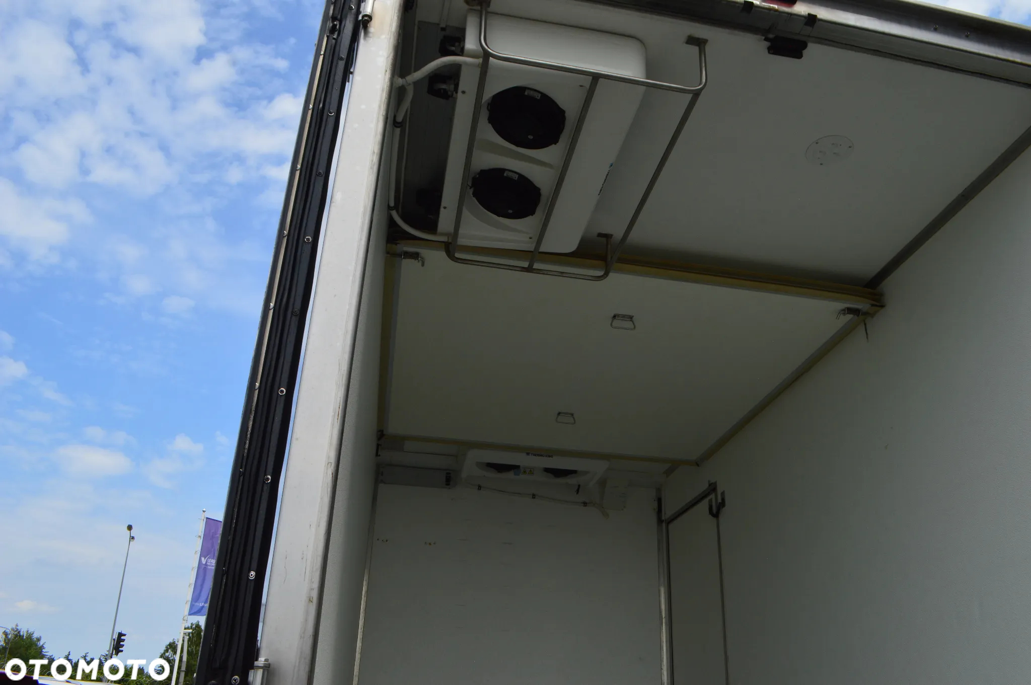 Mercedes-Benz Sprinter - 13