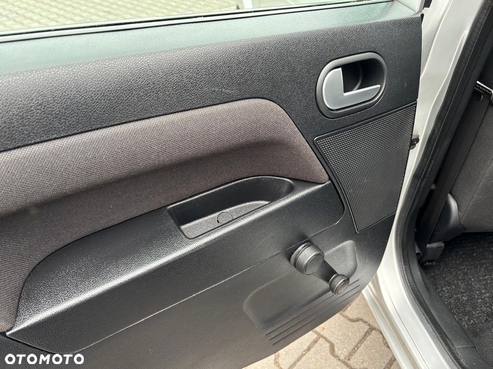 Ford Fusion - 25