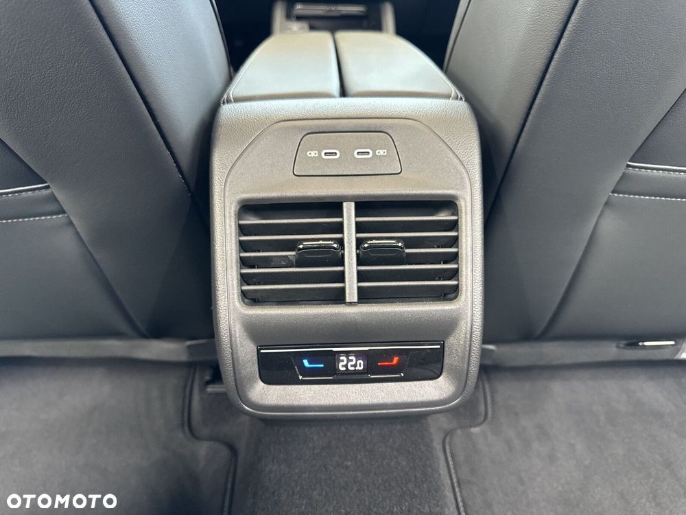 Volkswagen Passat - 25