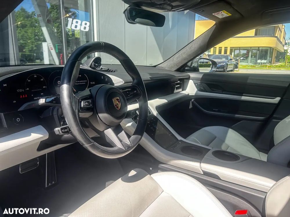 Porsche Taycan Turbo - 10