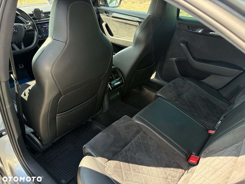 Skoda Superb 2.0 TDI SCR 4x4 Sportline DSG - 8