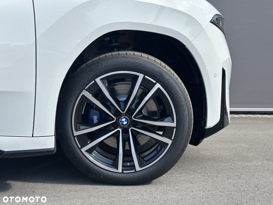 BMW iX3 - 12