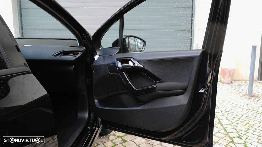 Peugeot 208 1.2 PureTech Active - 17