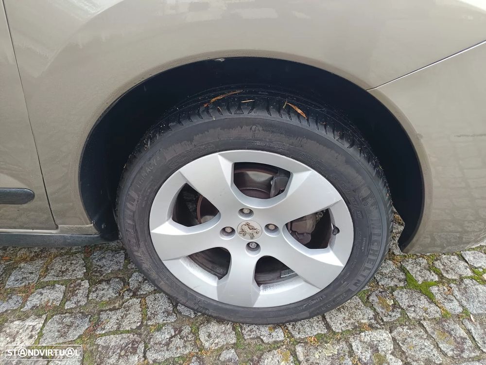 Peugeot 3008 1.6 HDi Premium JLL17 - 18