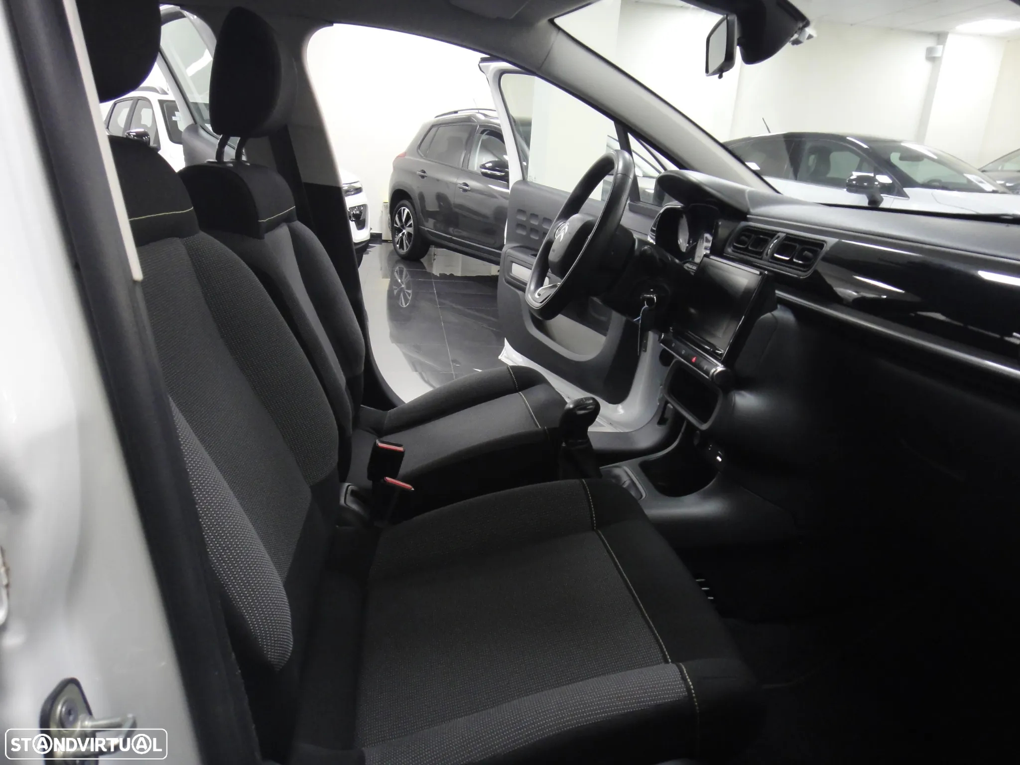Citroën C3 1.2 PureTech Shine - 21
