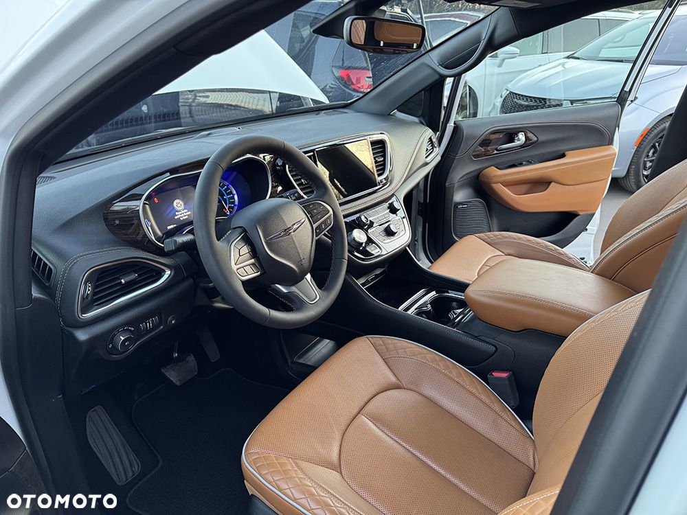 Chrysler Pacifica - 10