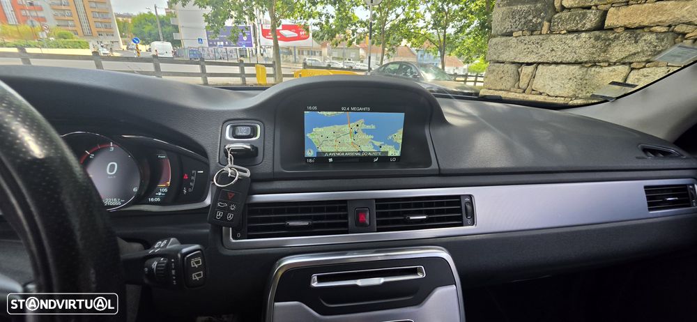 Volvo XC 70 2.0 D4 Momentum Geartronic - 42